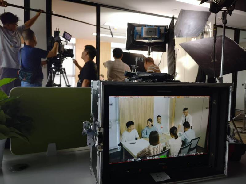 云浮TVC拍摄公司：科技产品视觉化大师，诠释未来感与功能美学